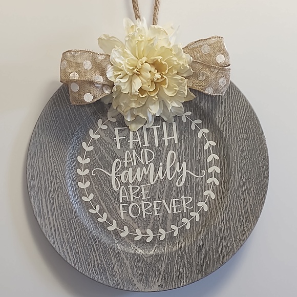 ROUND SIGN/WALL DECOR/DECORATED CHARGER PLATE/FAITH AND FAMILY ARE FOREVER 13" - Picture 1 of 4